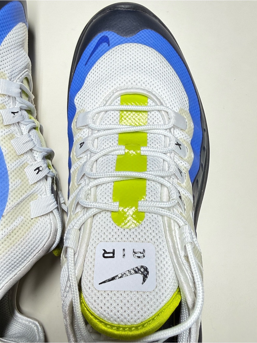 Nike Air Max Axis Men’s Sneakers – US Size 9.5 - Picture 6 of 10